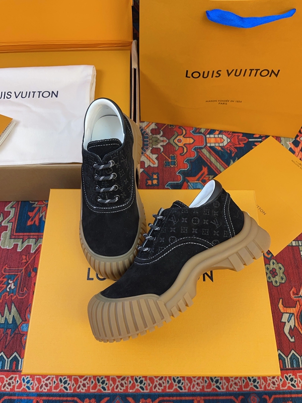 ルイヴィトン靴背面デザイン